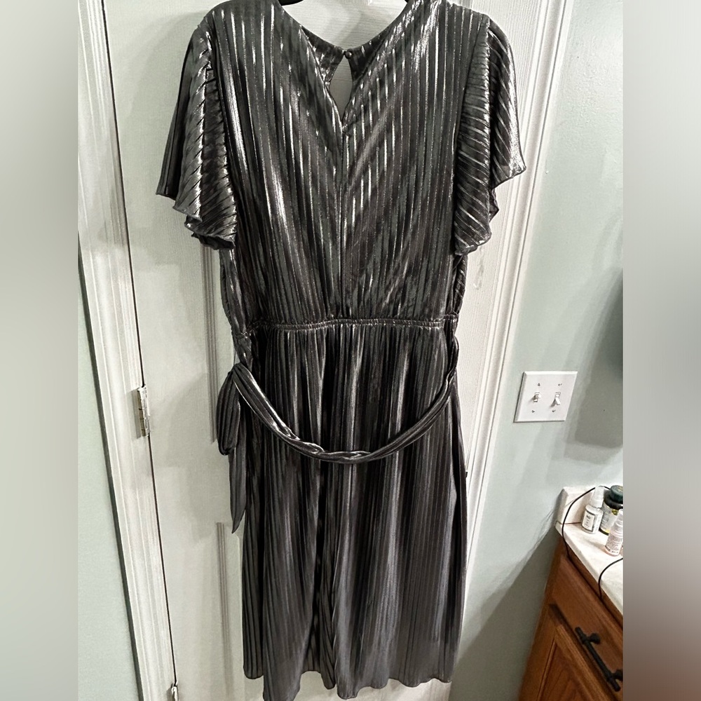 NWT Beautiful Metallic Silver Dress - Picture 3 of 4